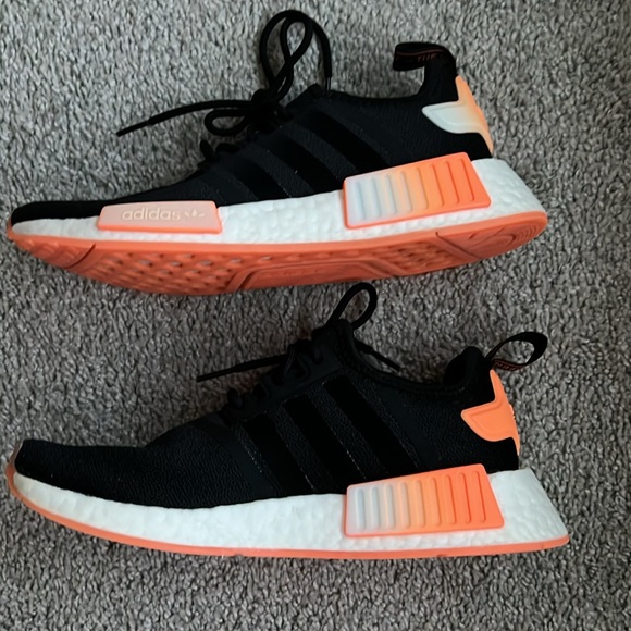 Women’s NMD R1 Shoes - Picture 5 of 7